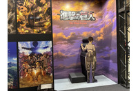 「進撃の巨人」兵長との「心臓を捧げよ」ツーショが撮れるフォトスポットに感動…！デンジとレゼにも会えるMAPPAブース【AnimeJapan 2026 ブースレポ】 画像