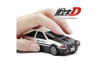 「頭文字D」ハチロク型マウス＆ティッシュケースが登場！ 日常使いしやすいアパレルも！ 大分・中津に期間限定POPUPストアがオープン 画像