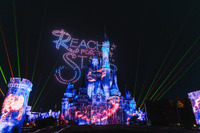 東京ディズニーランド初のドローンが夜空を舞う！9月終了人気キャッスルプロジェクション、感動のフィナーレ 画像