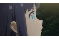 夏アニメ「透明な夜に駆ける君と、目に見えない恋をした。」空野は渋々参加した新歓コンパで、目の見えない冬月と出会う―第1話先行カット 画像