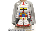 ガンダム、シャア、アムロのキュートな“でかぬい”が登場♪　抱きしめるのにぴったりなサイズ感を確かめよう！ 画像