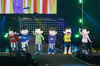 「おそ松さん」がTGCでランウェイデビュー すき家やサンテＰＣとのコラボも 画像