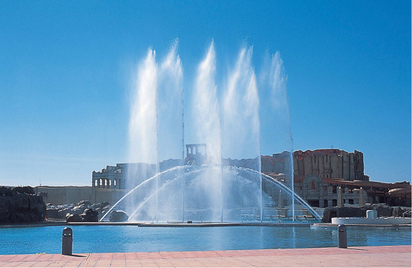 崖の上のポニョ」の噴水ショー 水と光の競演で表現 | アニメ！アニメ！