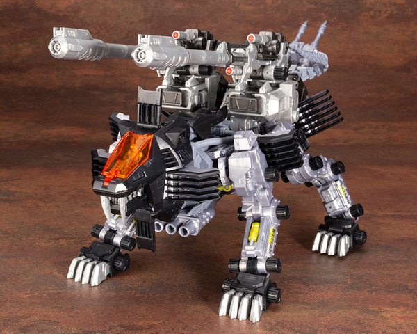 ゾイド」砲撃力と格闘性能が強化された“シールドライガーDCS-J