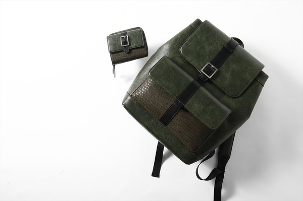 HUNTER×HUNTER」ゴン、キルア、クラピカ…それぞれモチーフのバッグ