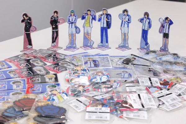 テニプリ」グッズに囲まれながら「テニプリ」好きが「テニプリ」地区