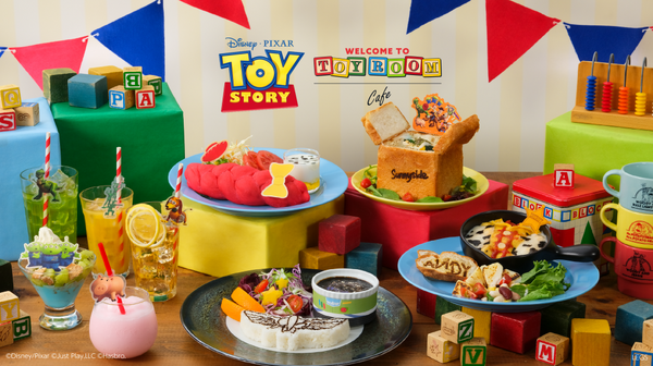 トイ・ストーリー」ウッディ＆バズ、ロッツォたちとカフェタイム♪ OH