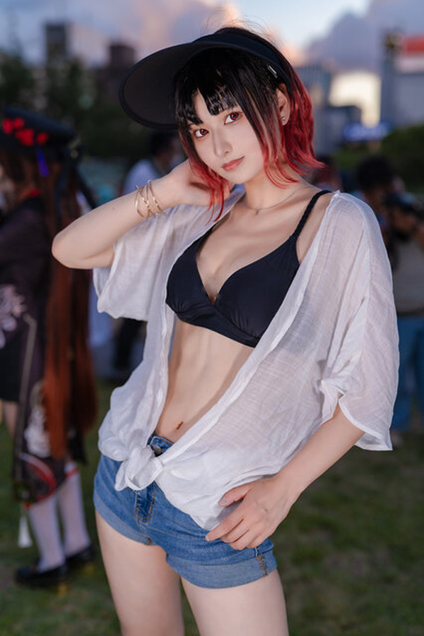 コスプレ】「ぶいすぽっ！」如月れん、ビキニにデニムショートパンツ