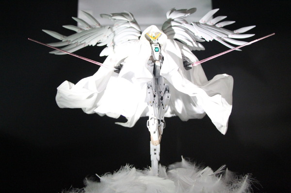 ウイングガンダムゼロ クロークドカスタム」「フリーダムガンダム」も