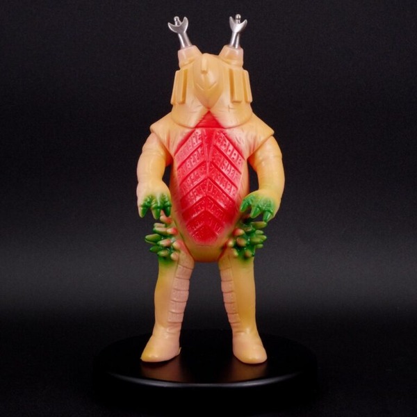 ウルトラマン」“マスク取れゾフィー”ソフビや、ゼットンTシャツも