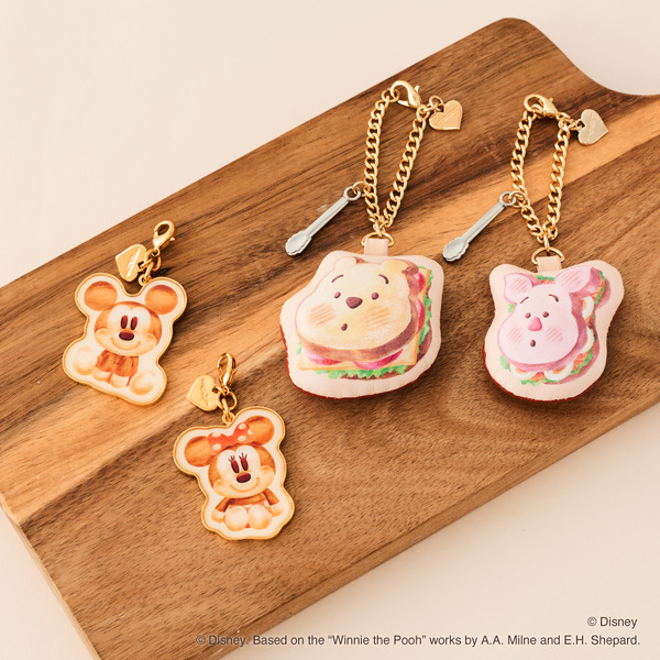 ミッキーやミニーが“美味しそうなパン”に♪ 財布やチャーム、バッグが