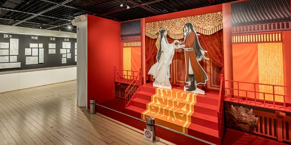 天官賜福」展、日本初公開の新作ムービーやミニ屏風ほか新グッズ追加で