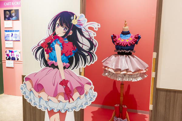 推しの子】B小町のライブステージや、舞台衣装も展示♪ 深堀り体験展が