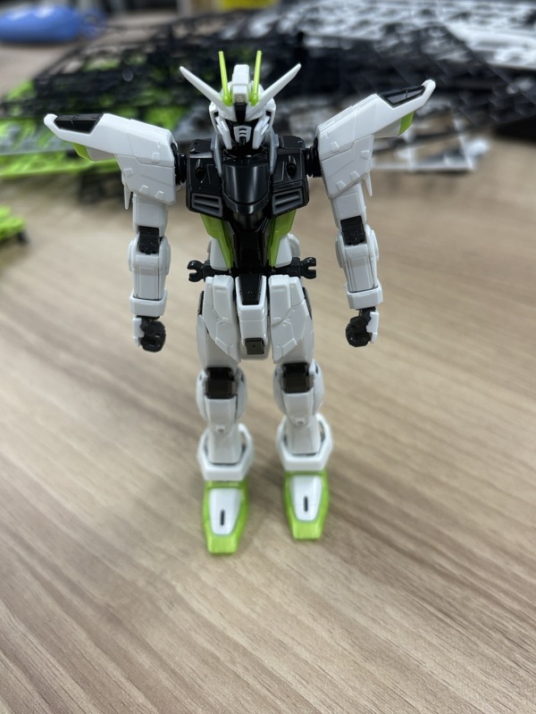 緑白デッキパーツ　ウイングガンダムゼロ　ガンダムデスサイズ　フリーダムガンダム 緑のフリーダムガンダム、漆黒のウイングガンダムゼロが新鮮