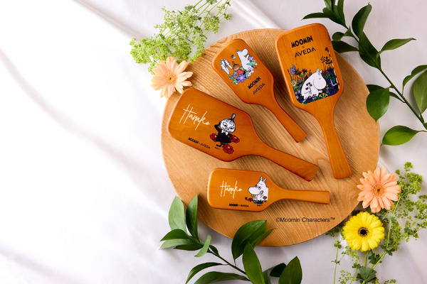 【新品未使用】AVEDA　アヴェダ　ムーミン パドルブラシ　おまけ付き 877133.jpg