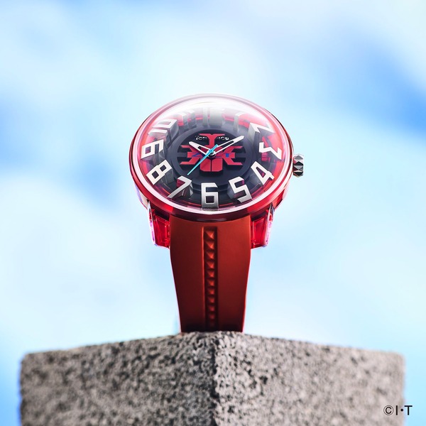 Tendenceカープコラボ　腕時計 超美品　限定品 仮面ライダーカブト」×「Tendence」コラボ腕時計が登場！ スーツ
