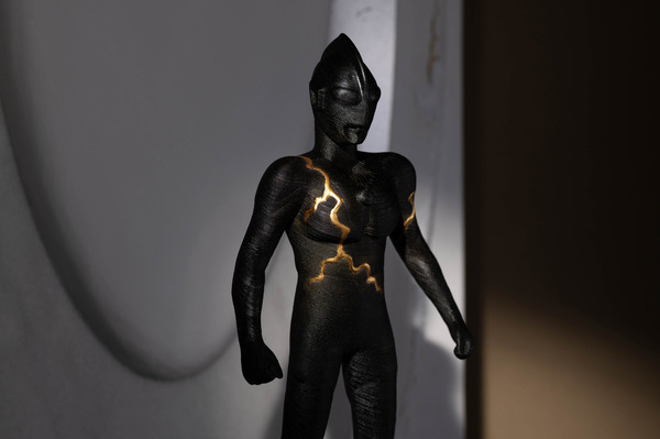 お値段143万円！「ウルトラマン」金継ぎアートのオブジェ作品が“10体