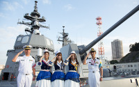 「蒼き鋼のアルペジオ」が海上自衛隊横須賀基地に浮上　渕上舞、沼倉愛美、山村響が訪問 画像
