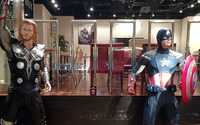 “アメリカン・ヒーローズ・カフェ”が丸の内にオープン　ソーからアイアンマンまで満載 画像
