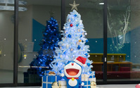 「ドラえもん」藤子・F・不二雄ミュージアムがクリスマスを盛り上げる！のび太やジャイアンをイメージした飾り付けで演出♪ 画像