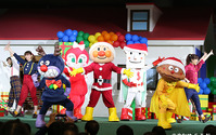 「横浜アンパンマンこどもミュージアム」クリスマスイベント開催！ しょくぱんまん、ばいきんまんがサンタやトナカイに♪ 　 画像