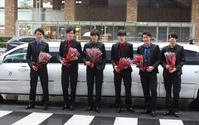 乙女ロードにリムジン、イケメンが赤いバラをプレゼント　「ボーイフレンド（仮）」2周年記念 画像