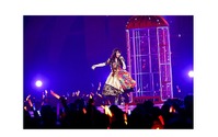 水樹奈々、東京ドーム2DAYSで80000人が熱狂　デビューからの代表曲が揃う 画像