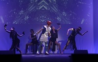 『Red Queen』、舞台は「鏡の国のアリス」から200年後　華麗なショーと伴にスマホアプリ配信開始 画像