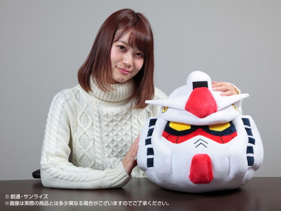 「機動戦士ガンダム ひとやすみヘッドクッション RX-78-2 GUNDAM／MSN-02 ZEONG」各4,536円（税込）(C)創通・サンライズ