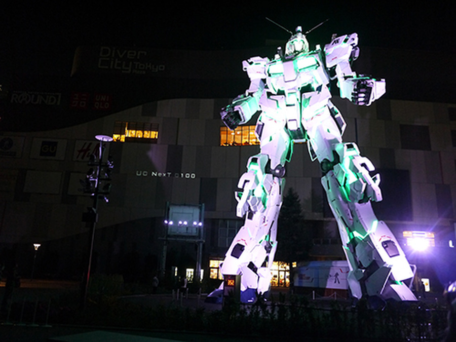 ユニコーンガンダム立像、お台場に立つ！ 演出や変型をフォトレポートでお届け（写真45枚）