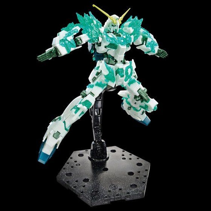 「HG 1/144 ガンダムベース限定 ユニコーンガンダム（光の結晶体）」3,240円（税込）(C)創通・サンライズ