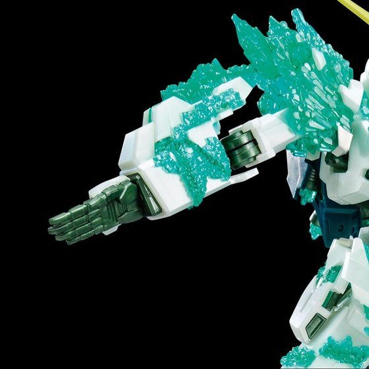 「HG 1/144 ガンダムベース限定 ユニコーンガンダム（光の結晶体）」3,240円（税込）(C)創通・サンライズ