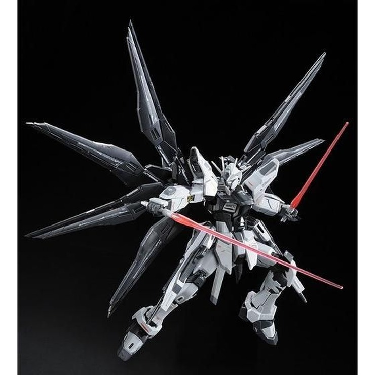 「RG 1/144 ストライクフリーダムガンダム ディアクティブモード」3,240円（税込）(C)創通・サンライズ