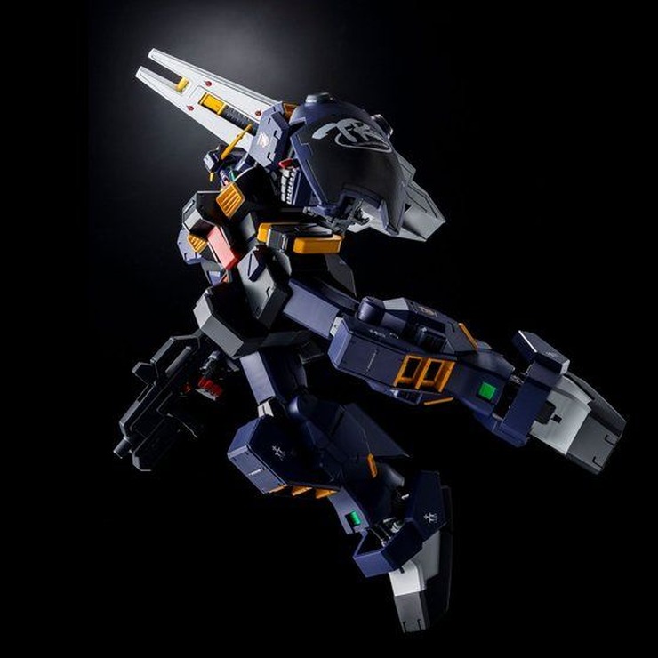 「MG 1/100 ガンダムTR-1［ヘイズル改］（実戦配備カラー）」4,860円（税込）(C)創通・サンライズ