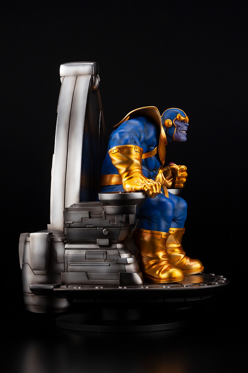 「サノス オン スペーススローン ファインアートスタチュー」48,000円（税抜）（C）2019 MARVEL