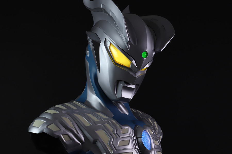 「ULTRAMAN ARCHIVES CLASSIC ARTS SUIT SIZE BUST ウルトラマンゼロ」198,000円(税抜) （C）TSUBURAYA PRODUCTIONS