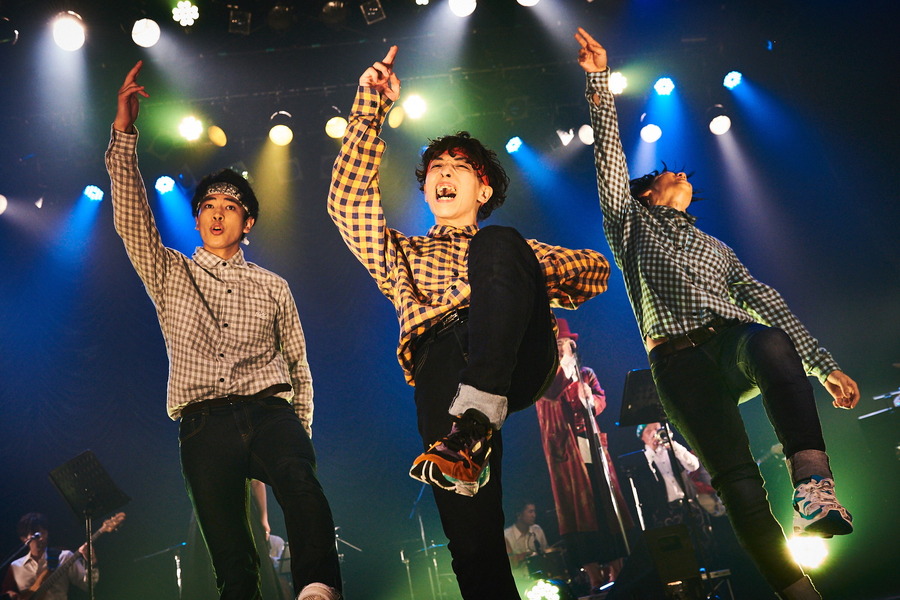 「THE REAL AKIBA BOYZ ONEMAN LIVE-SUPER FRESH BAND LIVE-」ステージの様子　写真/AYATO.