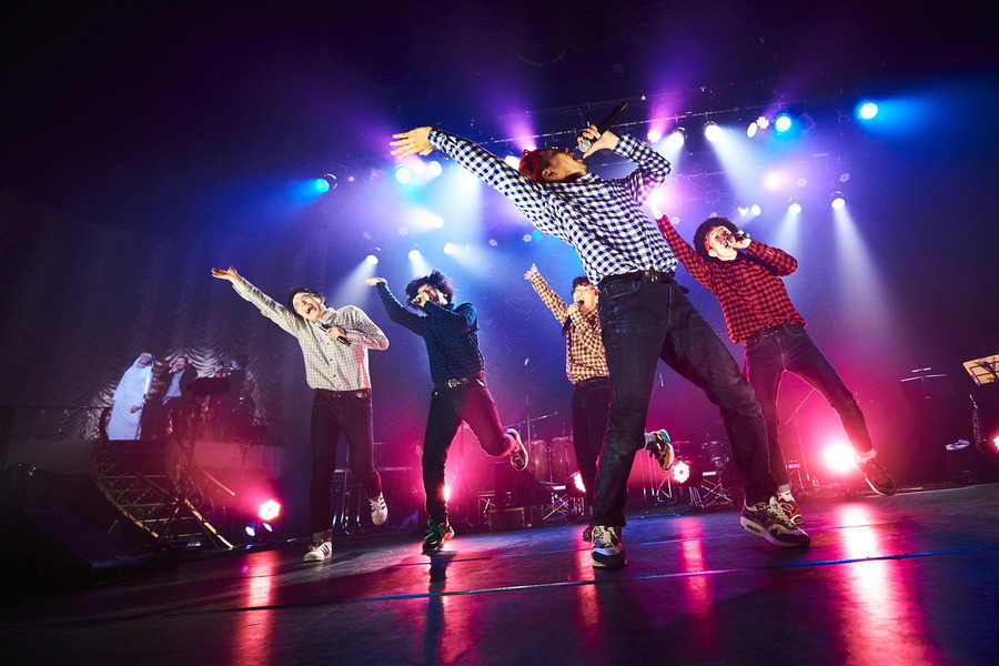 「THE REAL AKIBA BOYZ ONEMAN LIVE-SUPER FRESH BAND LIVE-」ステージの様子　写真/AYATO.