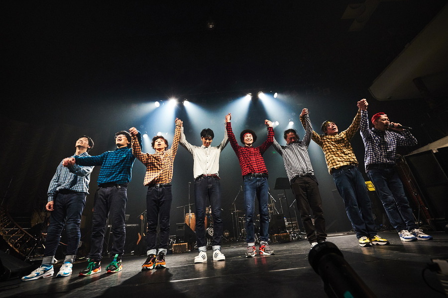 「THE REAL AKIBA BOYZ ONEMAN LIVE-SUPER FRESH BAND LIVE-」ステージの様子　写真/AYATO.