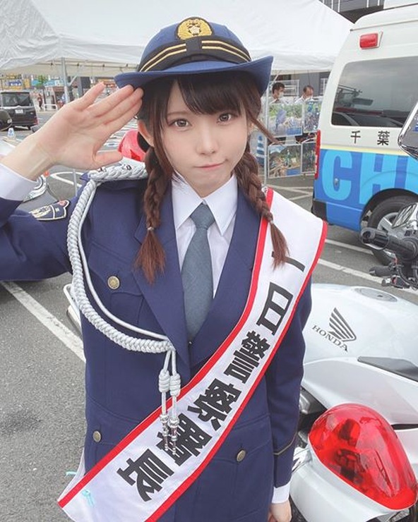 人気コスプレイヤー・えなこが一日警察署長に就任！「かわいすぎる！」「もう悪いことできない」と反響続々