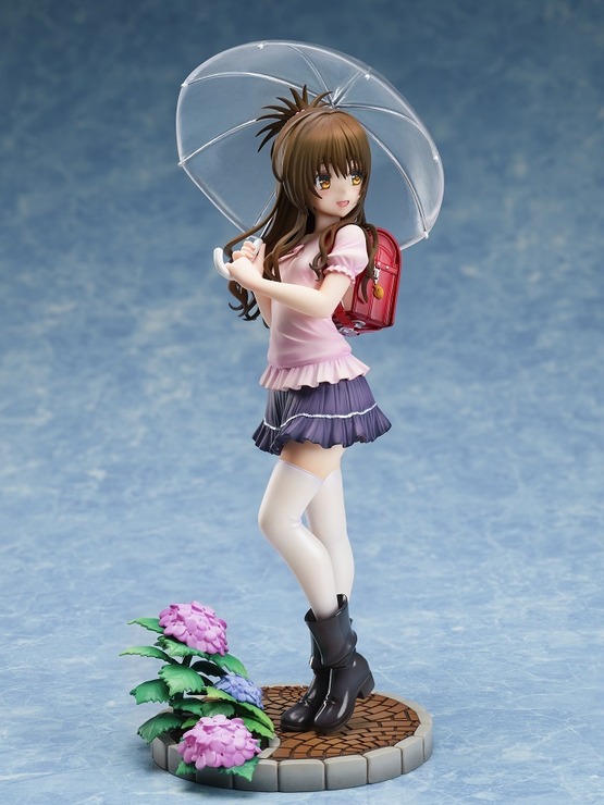 「結城美柑 雨傘 1/7スケールフィギュア」16,300円（税抜）（C）矢吹健太朗・長谷見沙貴／集英社