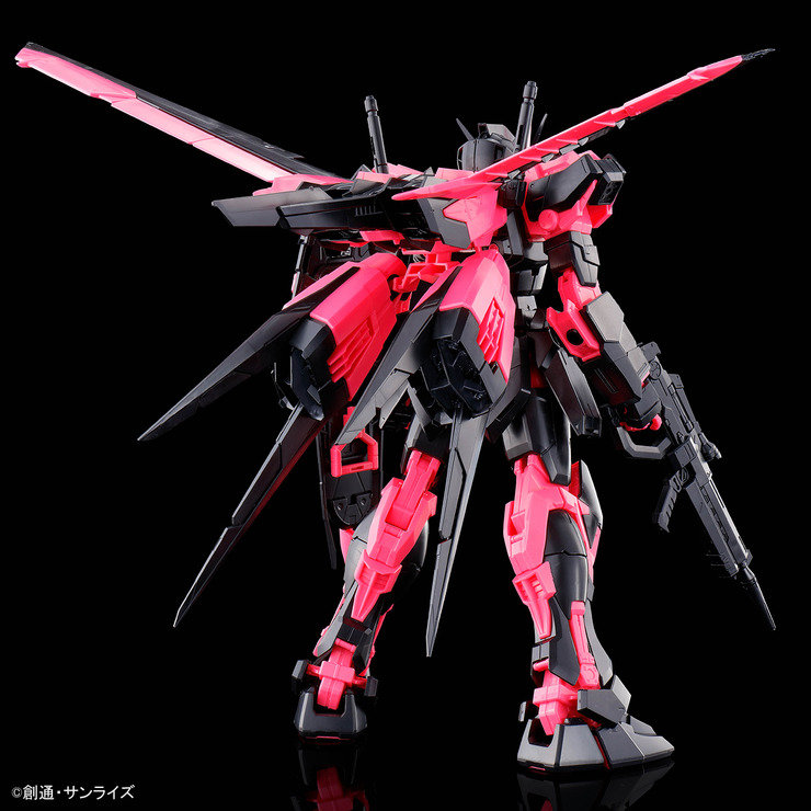 イベント限定MG 1/100 エールストライクガンダム Ver.RM[リサーキュレーションカラー/ネオンピンク]（C）創通・サンライズ