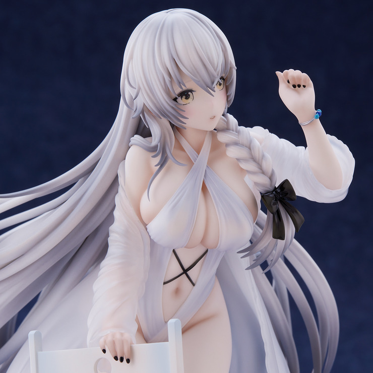 「『アズールレーン』ハーマイオニー ピュアホワイトホリデーVer.」22,000円（税込）（C）2017 Manjuu Co.,Ltd. & Yongshi Co.,Ltd. All Rights Reserved.（C）2017 Yostar, Inc. All Rights Reserved.