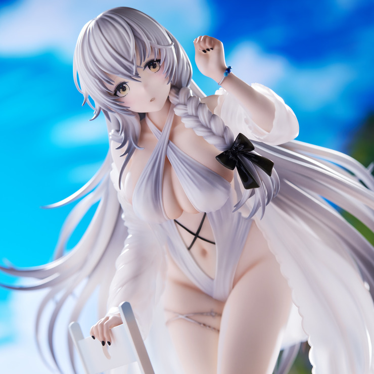 「『アズールレーン』ハーマイオニー ピュアホワイトホリデーVer.」22,000円（税込）（C）2017 Manjuu Co.,Ltd. & Yongshi Co.,Ltd. All Rights Reserved.（C）2017 Yostar, Inc. All Rights Reserved.