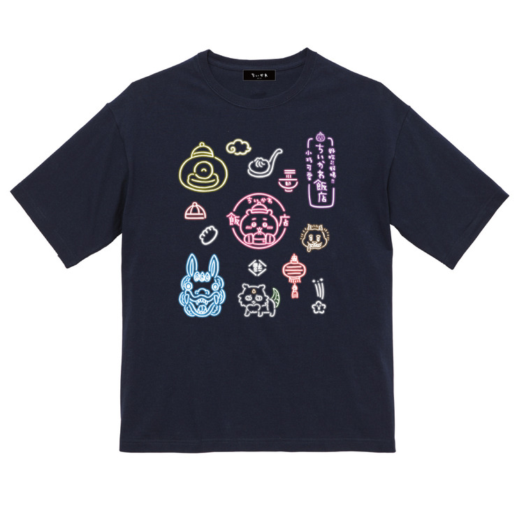 「ちいかわ飯店グッズショップ」ビックTシャツ　ネオンアート（C）nagano / chiikawa committee