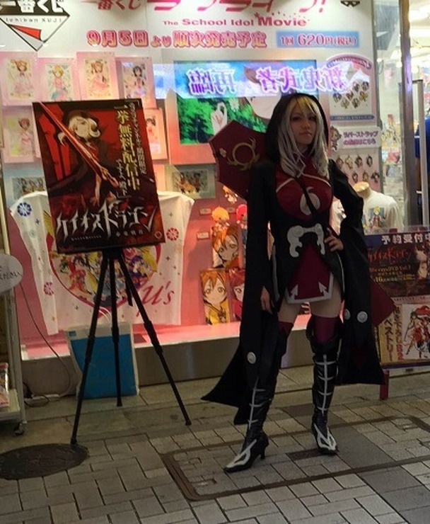 秋葉原に“セクシーアサシン=婁震華”がやってきた　「ケイオスドラゴン 赤竜戦役」でイベント企画