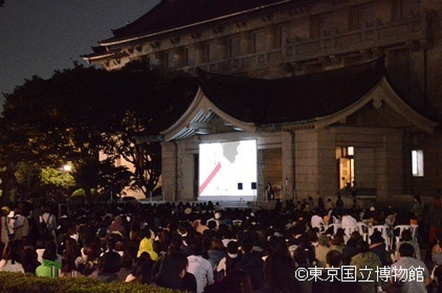 「博物館で野外シネマ」