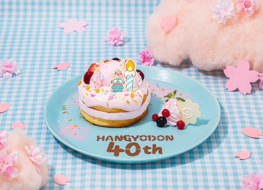 「HANGYODON CAFE ～40th Anniversary～」ハンギョドン 40周年お祝いケーキ（C）2025 SANRIO CO., LTD. APPROVAL NO. L656171