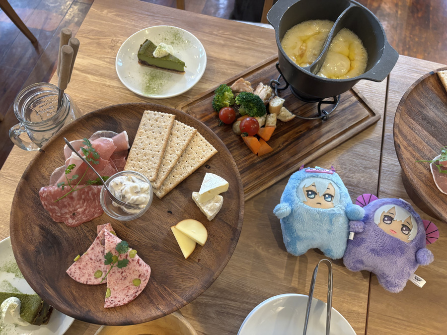 「CheeseTable」春スイーツ※グッズは編集部私物