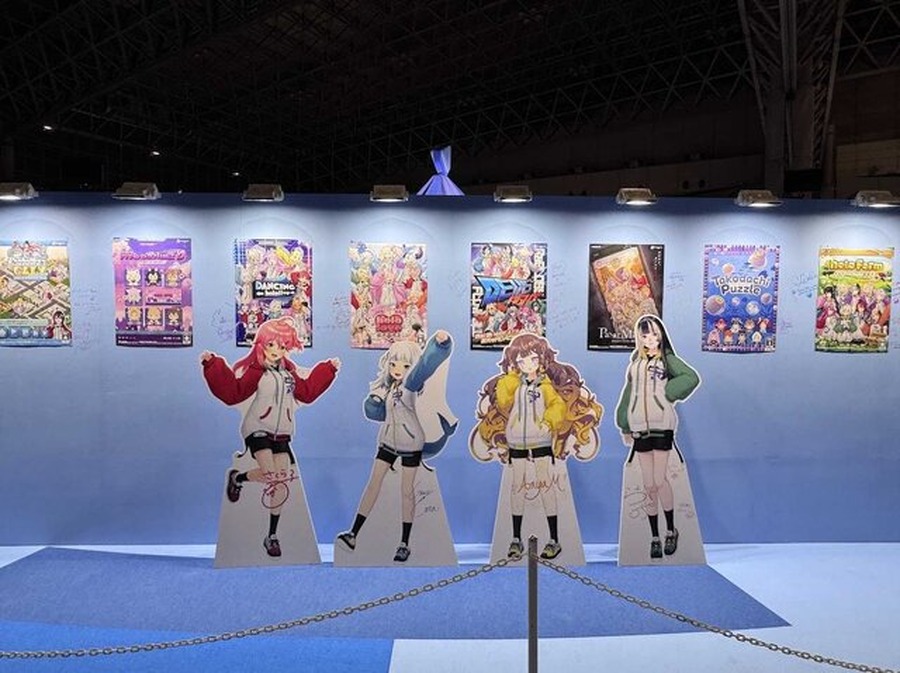 ホロライブの大イベント「hololive SUPER EXPO 2025」行った気分になるかもしれないフォトレポート―等身大フィギュアなど新グッズからメリーゴーランドも！